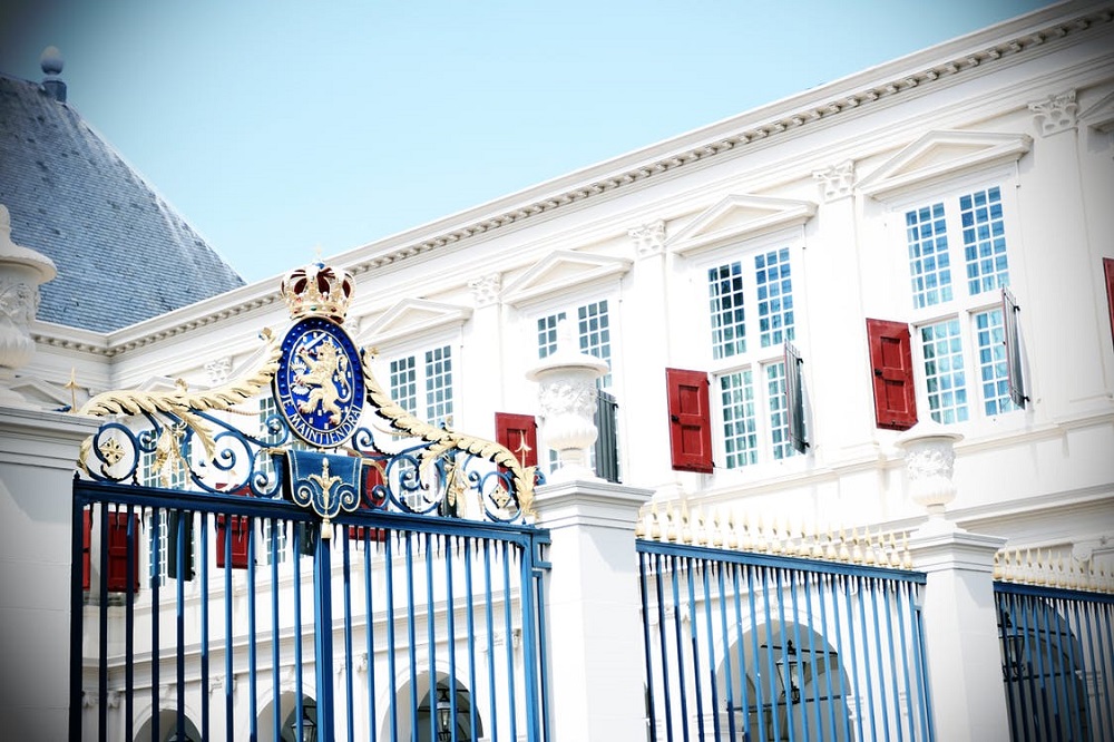 Various Benefits of Installing Automated Swinging Gates